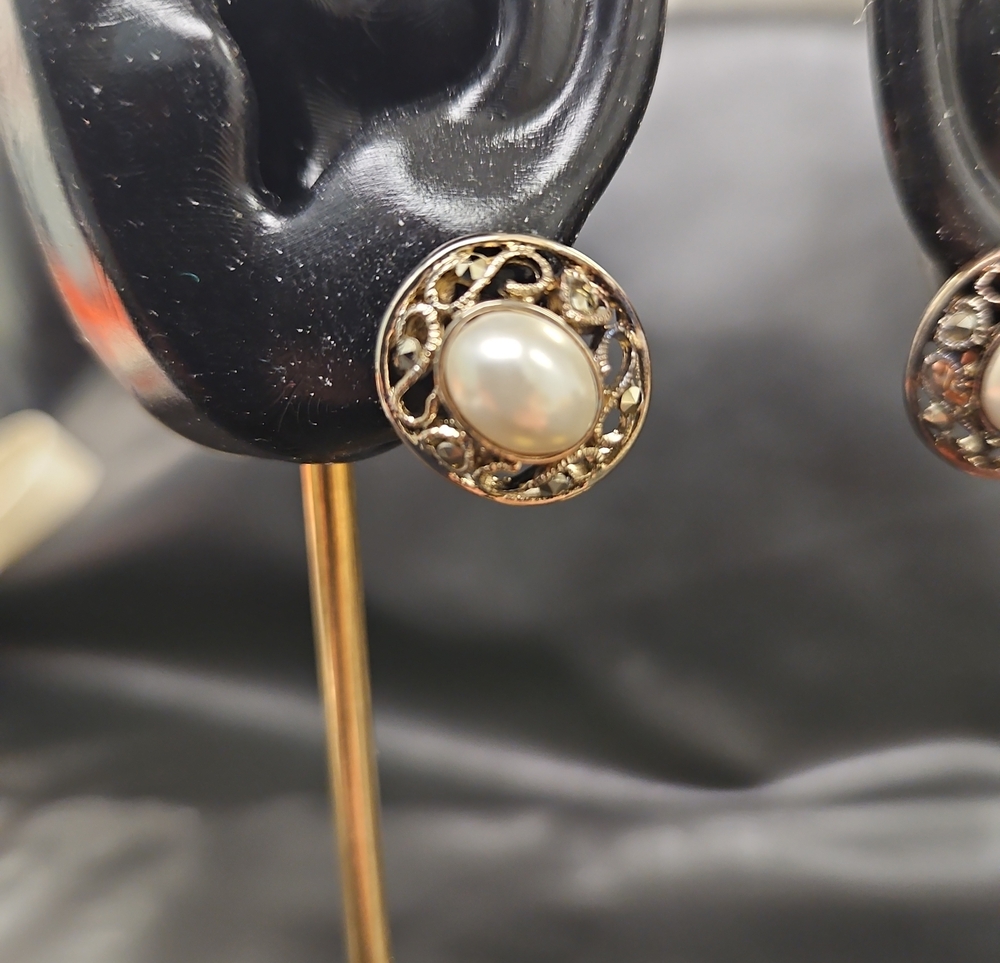 Classic Gold Pearl Filigree Clip On Earrings